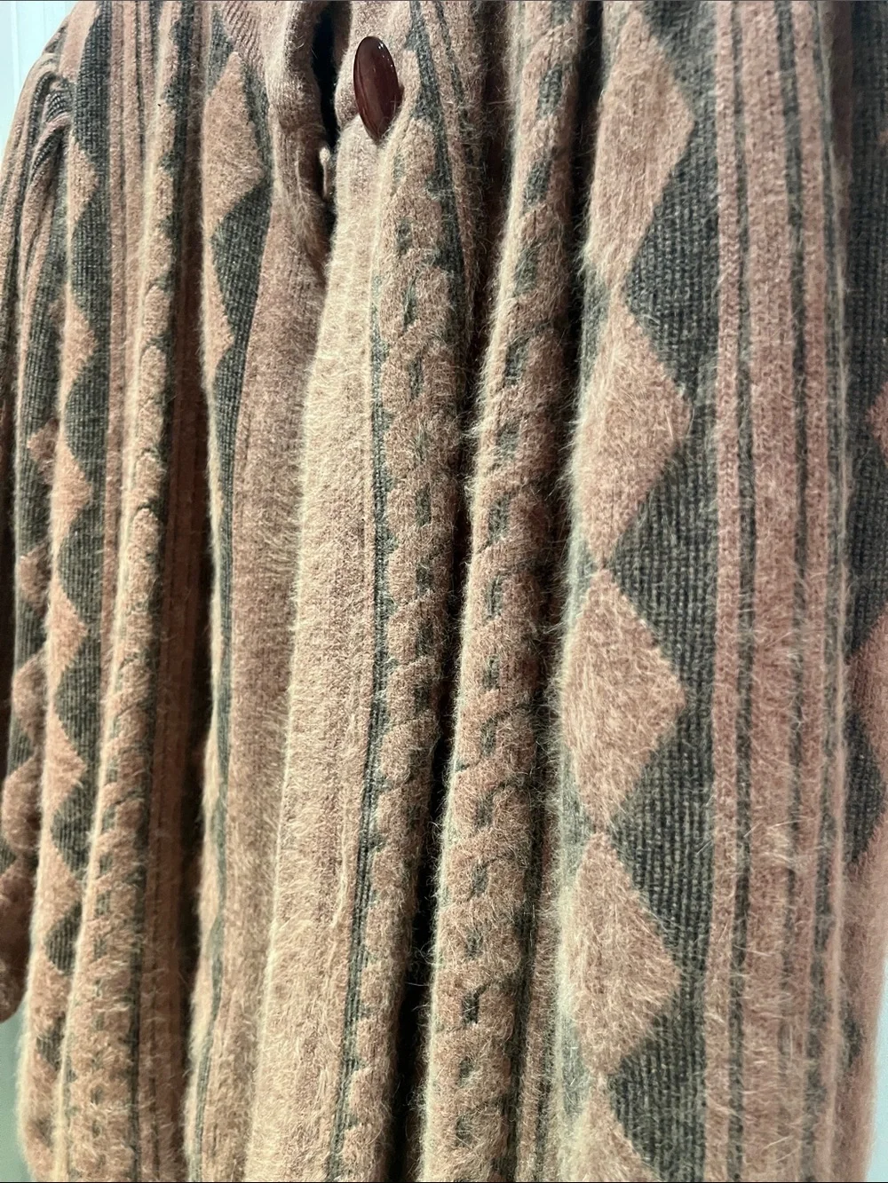 Vintage-Women's Knit & Lined Cardigan Sweater - Tan & Charcoal 65% Angora - Picture 10 of 12